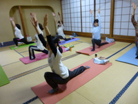 サルで引きしめる