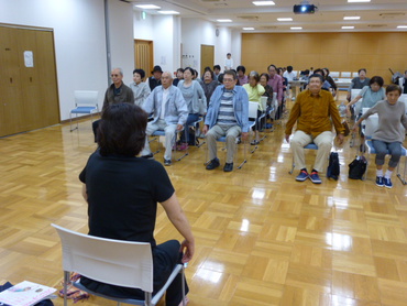 自宅でケア、椅子でツボ押し健康ストレッチ体操