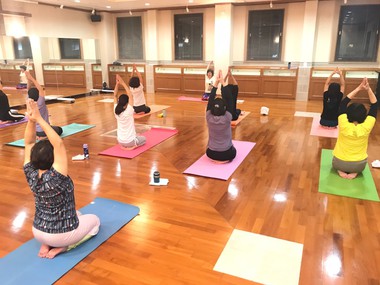 富士市、けせらせらヨガスタジオのレッスン風景