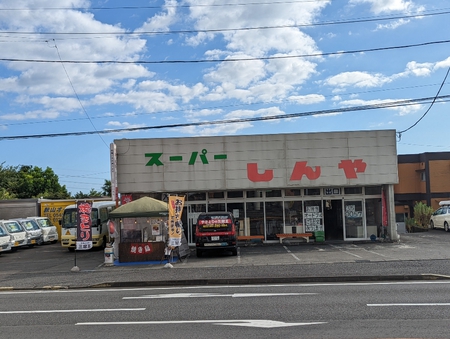 きょう（２９日）は今年最初の「肉の日」です。「焼き鳥屋台の前に停車したお車」に  ドッキリ de 焼き鳥プレゼント！！