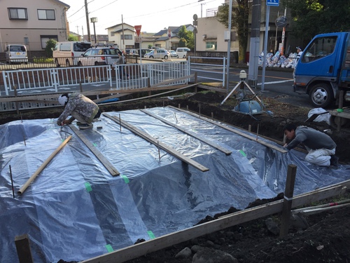 基礎工事が始まりました