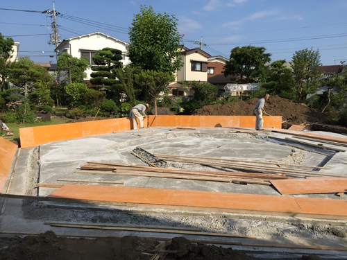 外型枠を建て込みました！