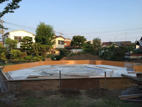 外型枠を建て込みました！