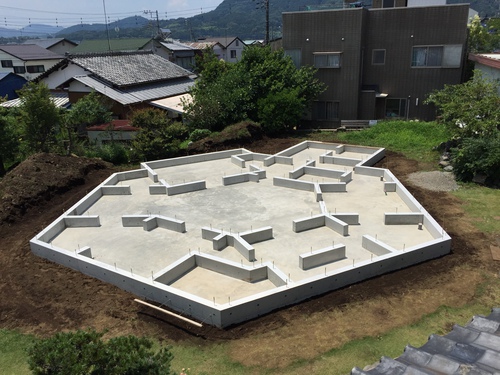 型枠をバラしました！