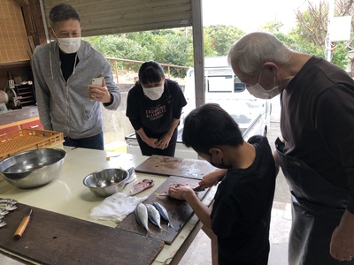 11/16（土）下田を遊ぶ学ぶ講座②干物づくり体験を見学♪
