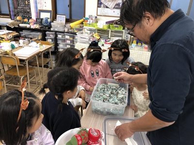 12/3下田を遊ぶ学ぶ講座㉑放課後ジオ「クリスマス飾りを作る」を見学♪