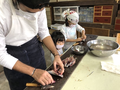 11/16（土）下田を遊ぶ学ぶ講座②干物づくり体験を見学♪
