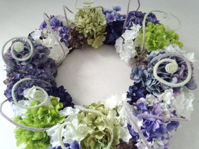 造花のあじさいリース。