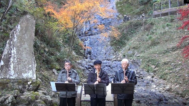 旭滝にて尺八演奏