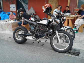 YAMAHA  TW200