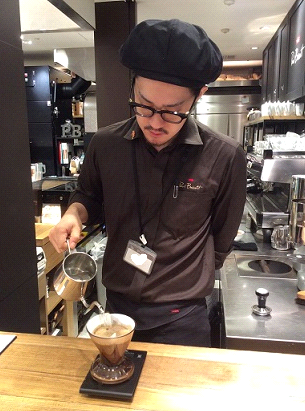 クレバーコーヒードリッパーで抽出 