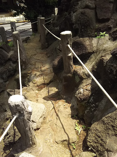 千駄ヶ谷の富士塚(ミニ富士山）
