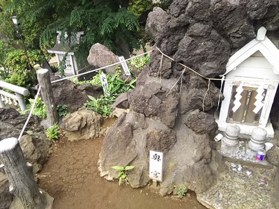千駄ヶ谷の富士塚(ミニ富士山）