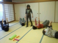 引き締めるためにまずはゆるめます