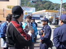 責任者とお話しするスーさん