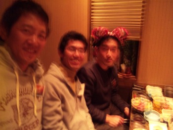 始まりました☆この三人組…