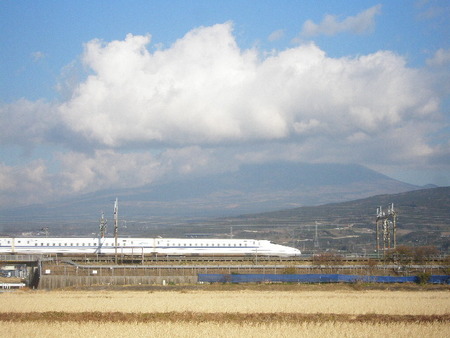 今朝の富士山と新幹線