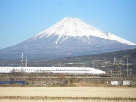 今朝の富士山と新幹線