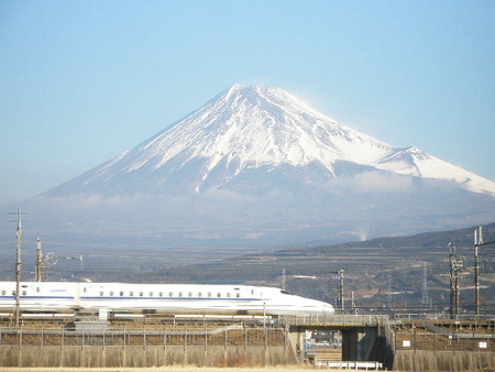 今朝の富士山と新幹線