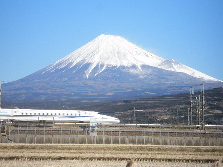 今朝の富士山と新幹線