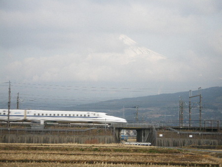 今朝の富士山と新幹線