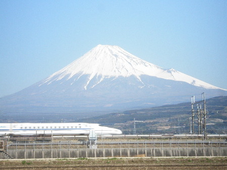 今朝の富士山と新幹線