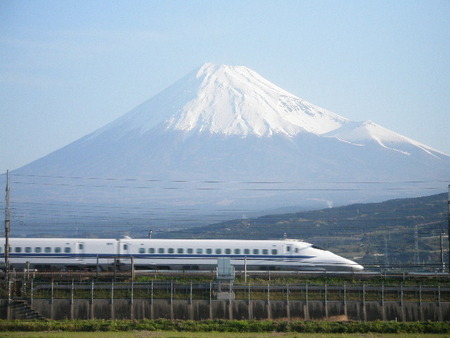 今朝の富士山と新幹線