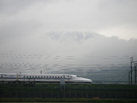 今朝の富士山と新幹線