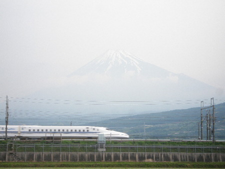 今朝の富士山と新幹線