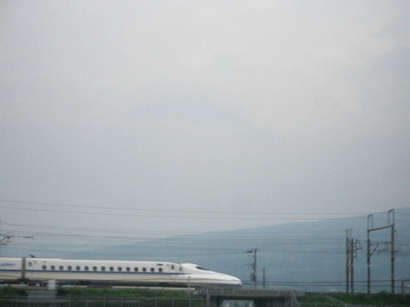 今朝の富士山と新幹線