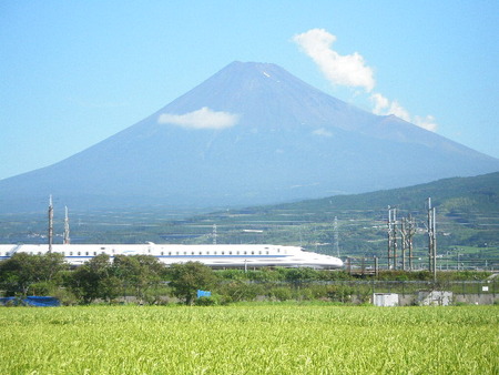 今朝の富士山と新幹線