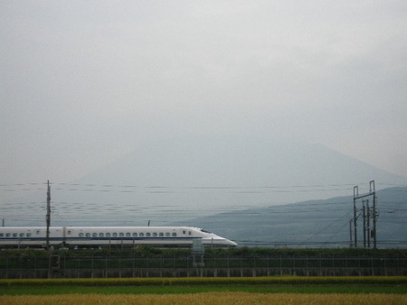 今朝の富士山と新幹線