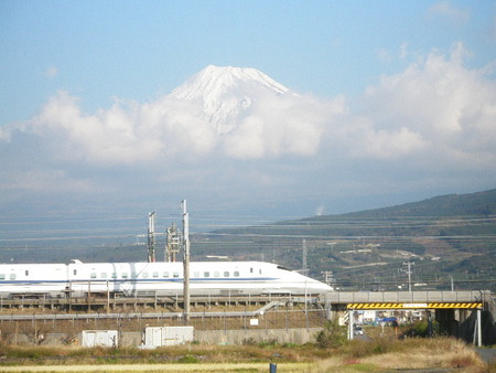 今朝の富士山と新幹線