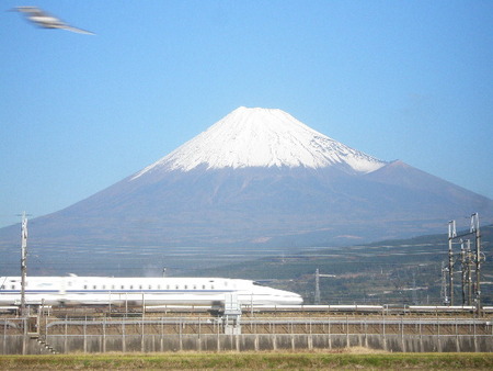 今朝の富士山と新幹線