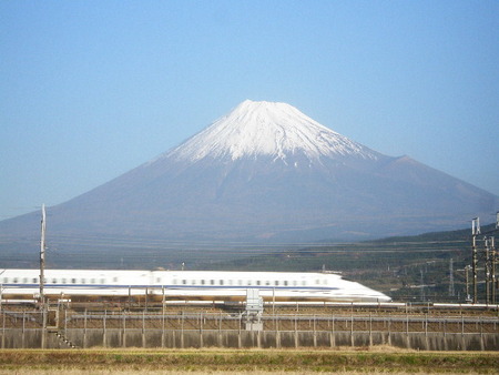 今朝の富士山と新幹線