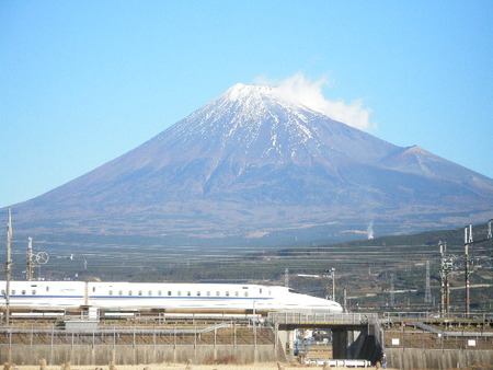今朝の富士山と新幹線