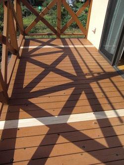 Wood　Deck!