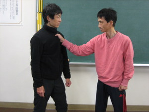 力の運用　襟取