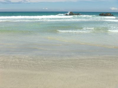 夏！海水浴！青い海と白砂の続く入田浜でリゾート感覚の休日を