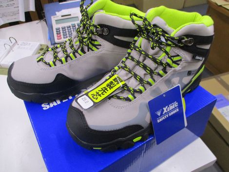 雨天兼用の安全靴を買いました。＠XEBEC 85143 プロスニーカー ～5cm/5時間の防水機能を搭載！～富士市吉原静岡県ユニフォームのツバメヤ作業服00