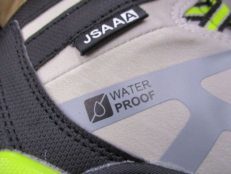 雨天兼用の安全靴を買いました。＠XEBEC 85143 プロスニーカー ～5cm/5時間の防水機能を搭載！～富士市吉原静岡県ユニフォームのツバメヤ作業服03