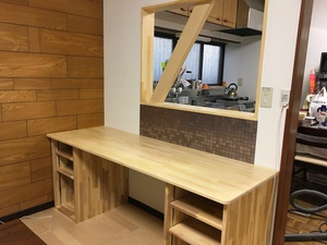 カウンターと机