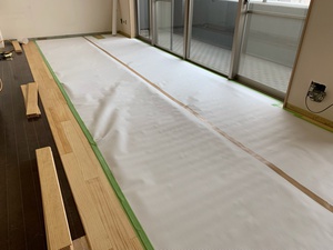 床貼り始め