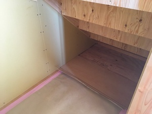 階段下収納はどこまで