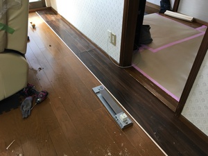床貼り初日