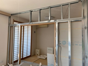 まずは解体
