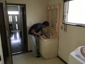 洗面室工事 1日目
