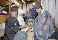 富士山頂結婚式が静岡新聞に掲載されました