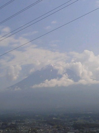 久しぶりの富士山に雪が。